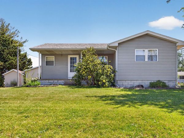 713 East Street, Grand Mound, IA 52751