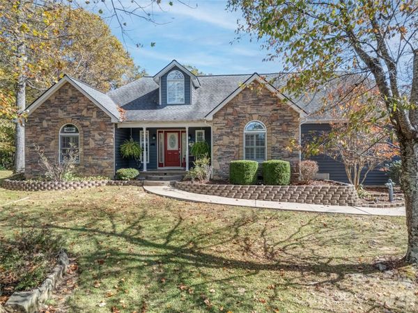 1340 Macedonia Road , Saluda, NC 28773