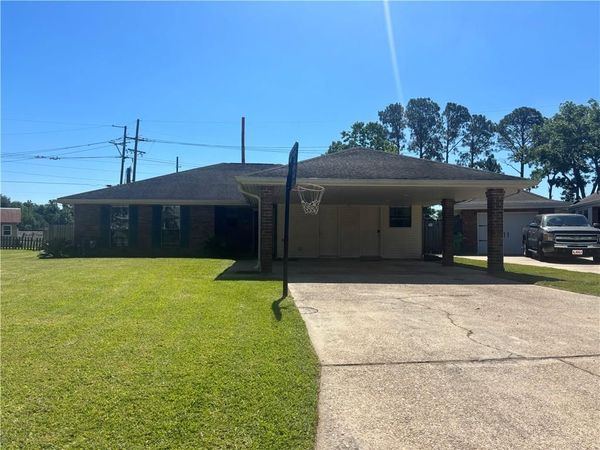 122 DUCAYET Drive , Destrehan, LA 70047