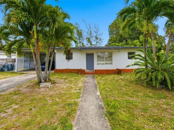 4621 SW 31st Dr , West Park, FL 33023