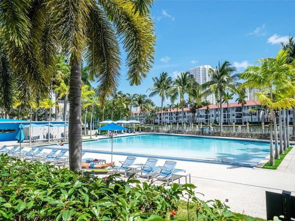 2950 NE 188th St , Unit 140, Aventura, FL 33180