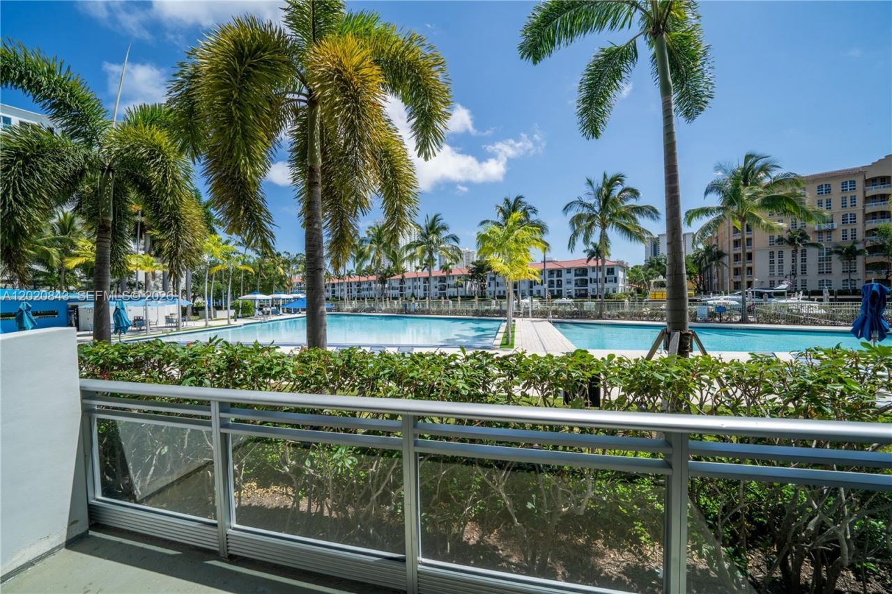 2950 NE 188th St , Unit 140, Aventura, FL 33180 Photo