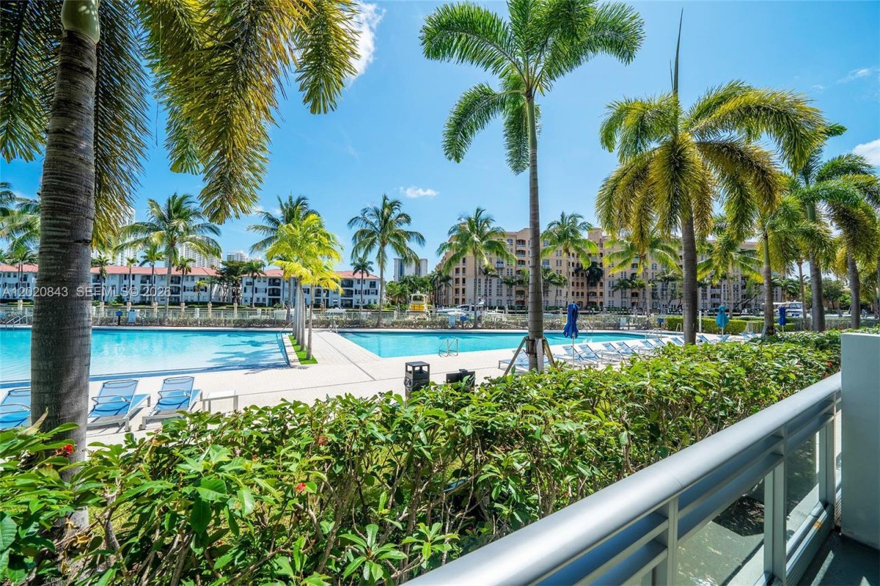 2950 NE 188th St , Unit 140, Aventura, FL 33180 Photo