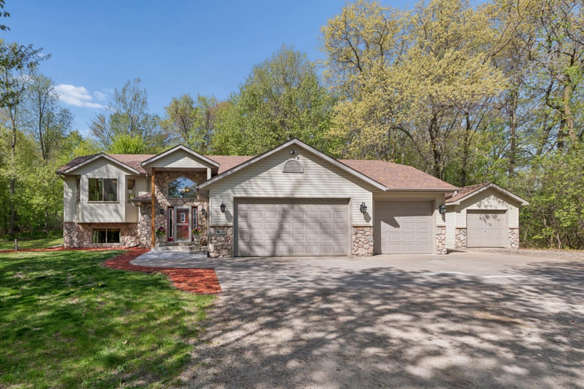 2519 280th Court Ne, Isanti, MN 55040 Main Photo