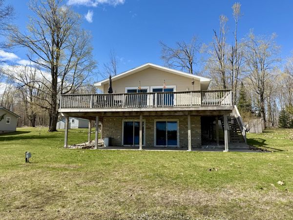 4616 Hiawatha Drive, Cheboygan, MI 49721