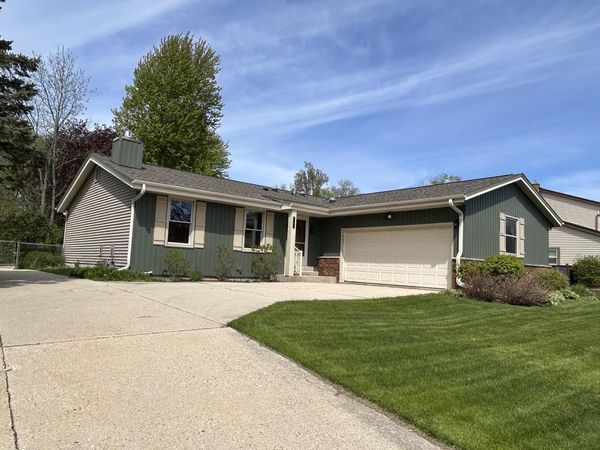 1214 Cherrywood DRIVE, Waukesha, WI 53188