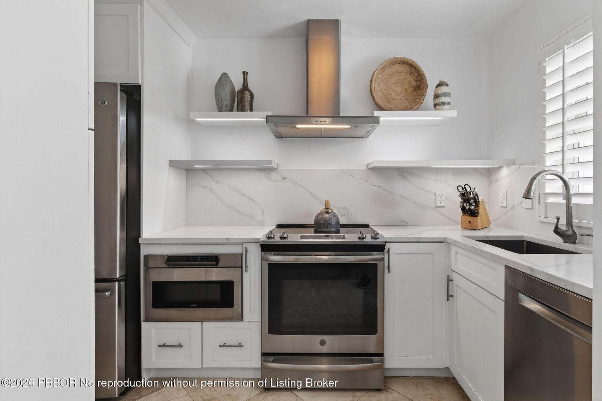 139 Sunrise Avenue, Unit 203, Palm Beach, FL 33480 Photo