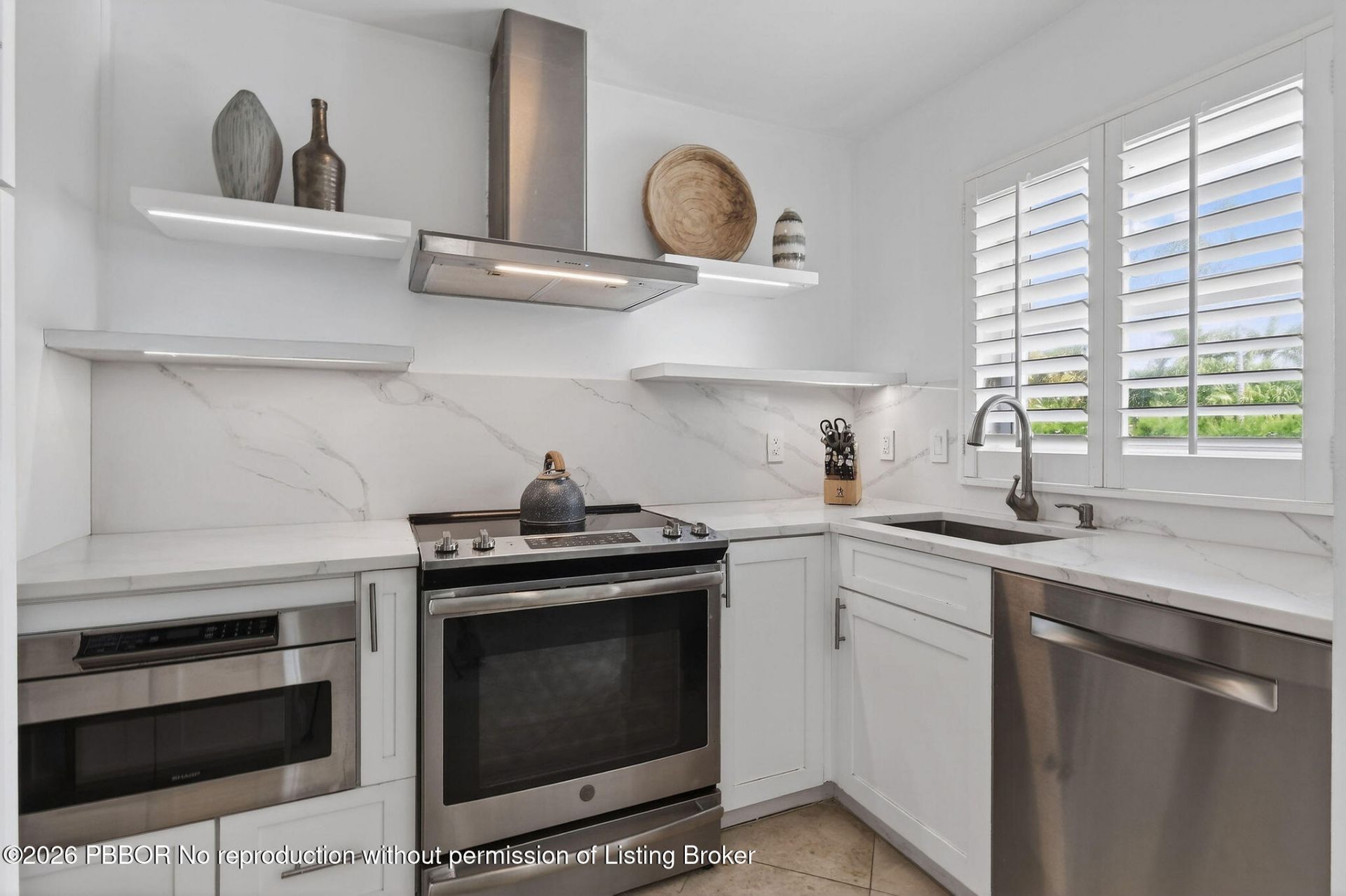 139 Sunrise Avenue, Unit 203, Palm Beach, FL 33480 Photo