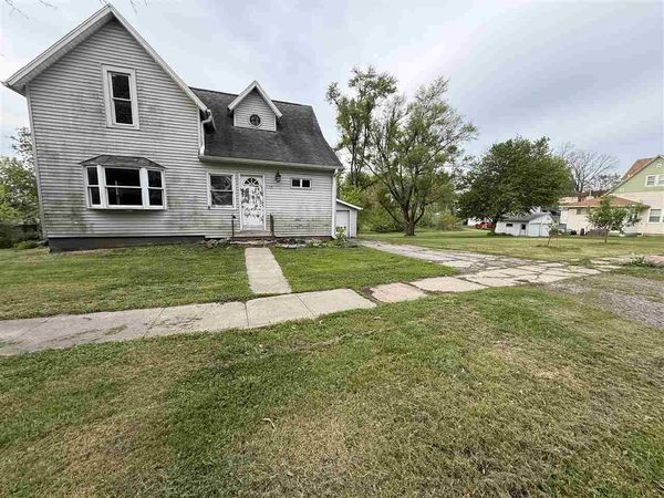 127 W Clark St, North English, IA 52316