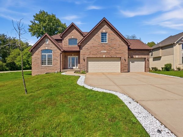 10S372 Tim Court , Willowbrook, IL 60527