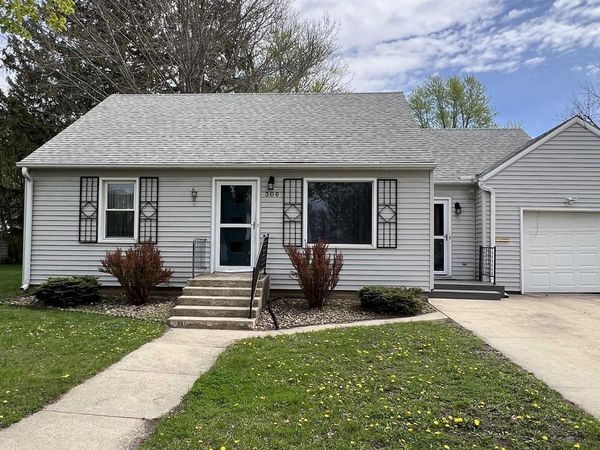 306 S Locust Avenue, New Hampton, IA 50659