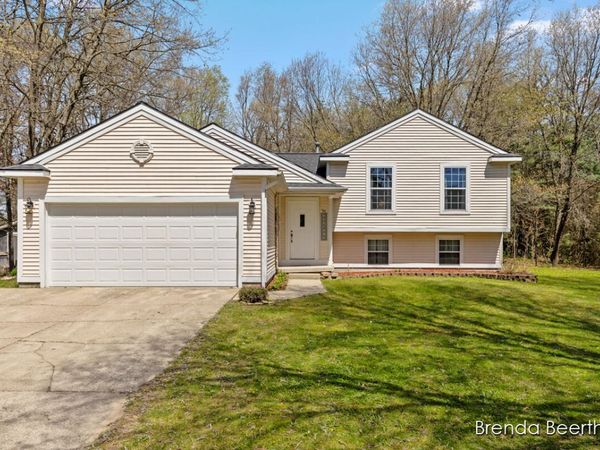 10950 Debbie Drive, Greenville, MI 48838
