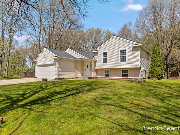 10950 Debbie Drive, Greenville, MI 48838