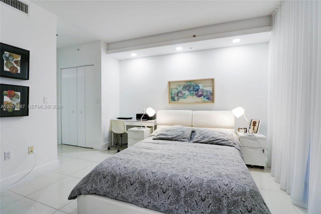 92 SW 3rd St , Unit 2808, Miami, FL 33130 Photo