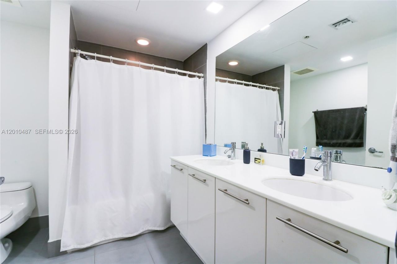 92 SW 3rd St , Unit 2808, Miami, FL 33130 Photo