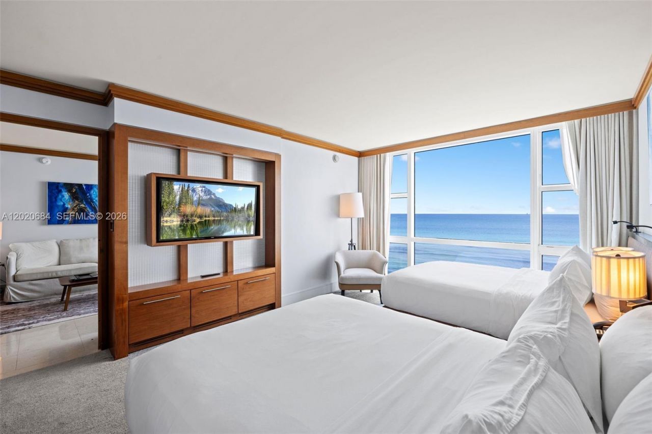 6801 Collins Ave , Unit 417, Miami Beach, FL 33141 Photo