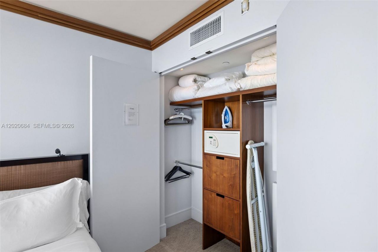6801 Collins Ave , Unit 417, Miami Beach, FL 33141 Photo