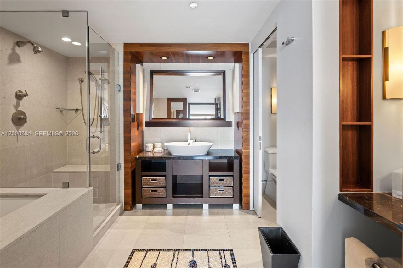 6801 Collins Ave , Unit 417, Miami Beach, FL 33141 Photo