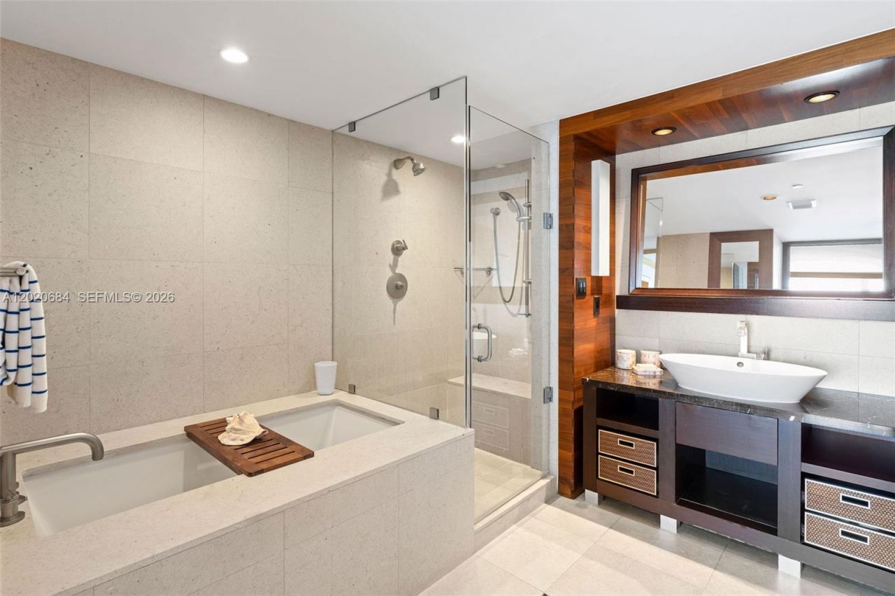 6801 Collins Ave , Unit 417, Miami Beach, FL 33141 Photo
