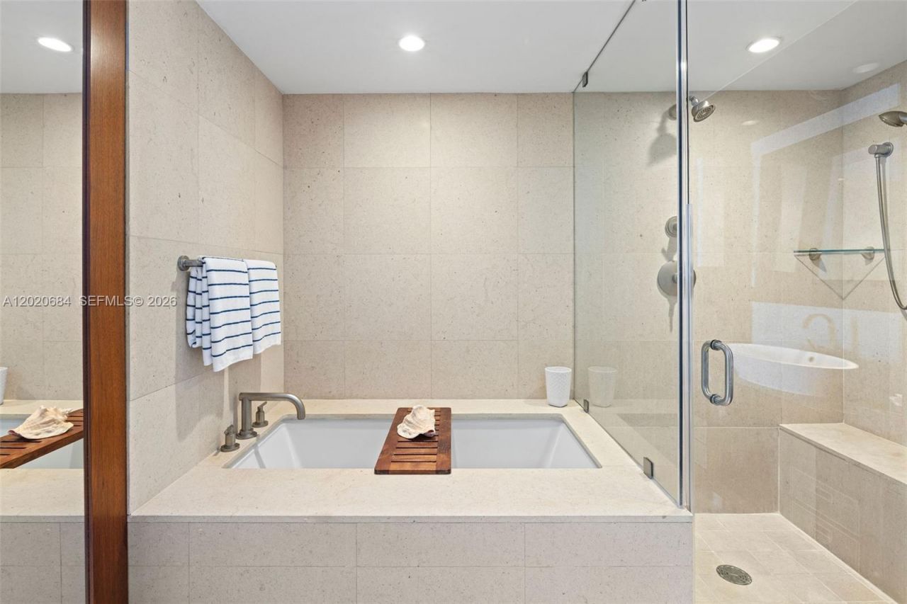6801 Collins Ave , Unit 417, Miami Beach, FL 33141 Photo
