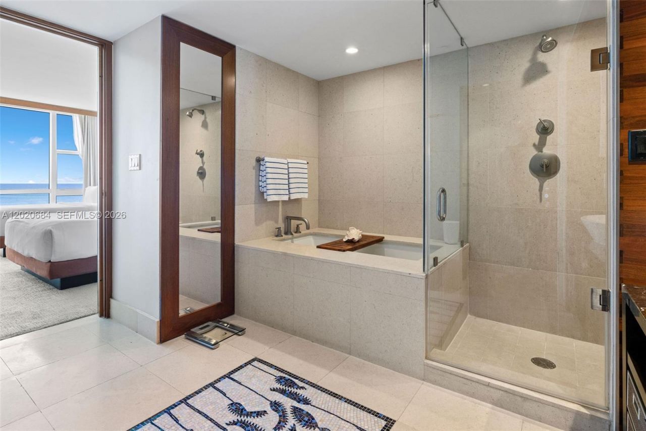 6801 Collins Ave , Unit 417, Miami Beach, FL 33141 Photo