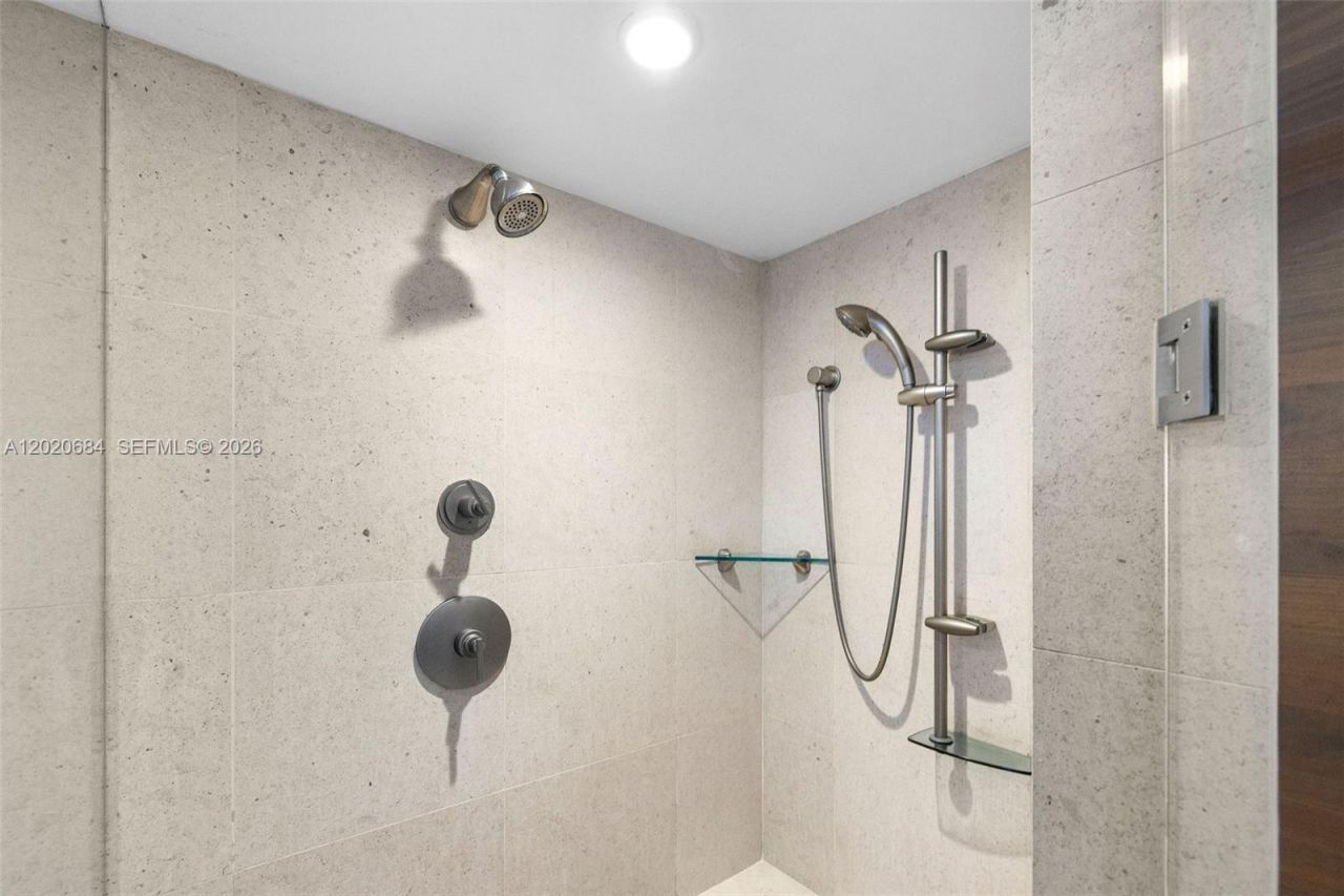 6801 Collins Ave , Unit 417, Miami Beach, FL 33141 Photo