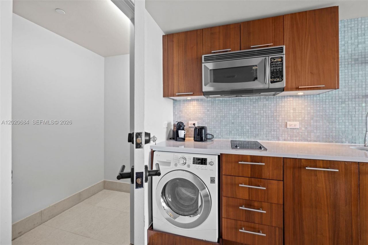 6801 Collins Ave , Unit 417, Miami Beach, FL 33141 Photo