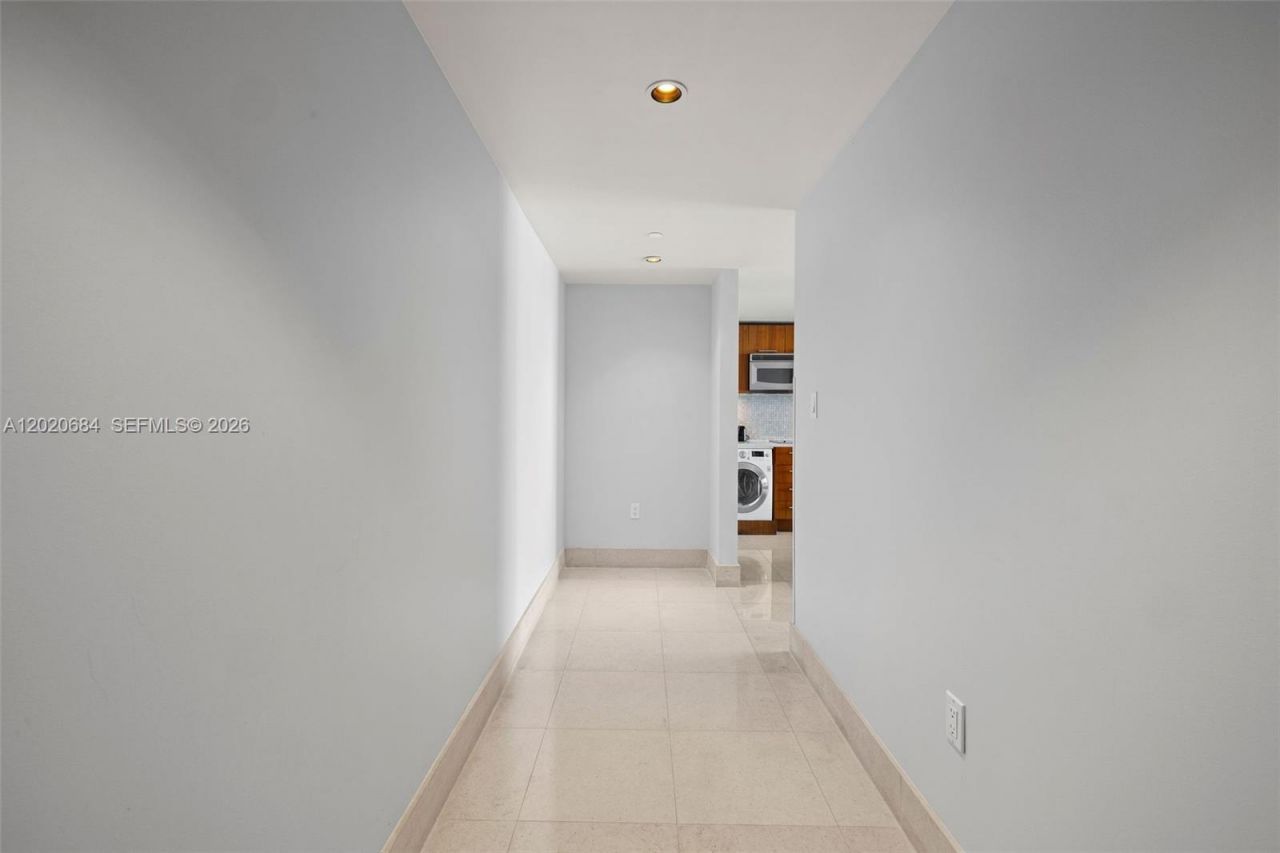 6801 Collins Ave , Unit 417, Miami Beach, FL 33141 Photo