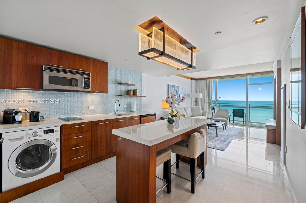 6801 Collins Ave , Unit 417, Miami Beach, FL 33141 Photo