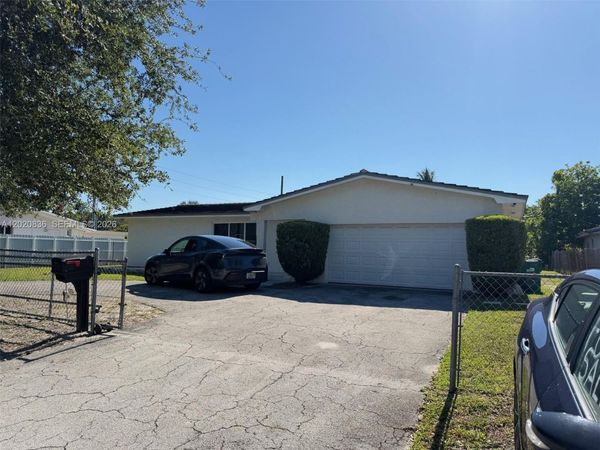 13425 NW 2nd Ave, Miami, FL 33168