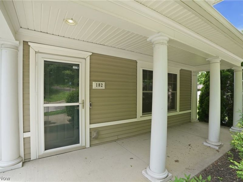 182 Elizabeth Parkway, Akron, OH 44304 Photo 2