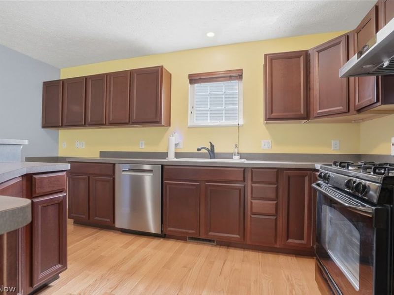182 Elizabeth Parkway, Akron, OH 44304 Photo 7
