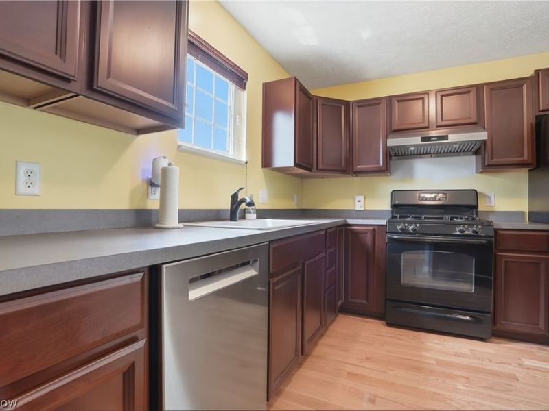 182 Elizabeth Parkway, Akron, OH 44304 Photo 9
