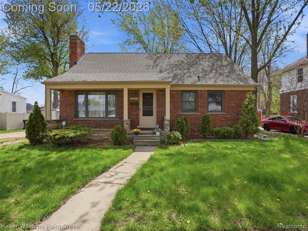 18048 Elizabeth Street, Roseville, MI 48066