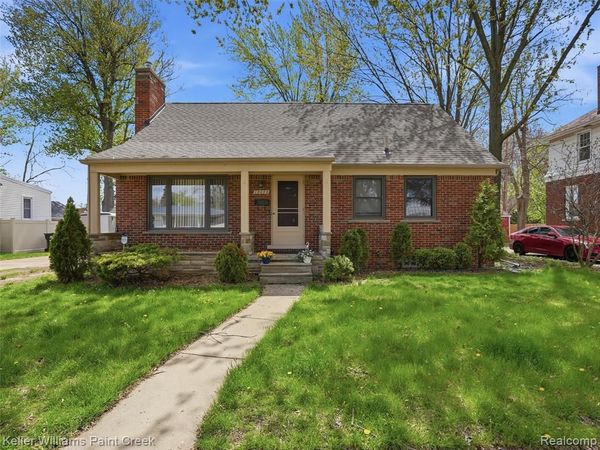18048 Elizabeth Street, Roseville, MI 48066