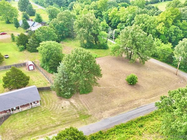 S Beal Street , Whitefield, OK 74472