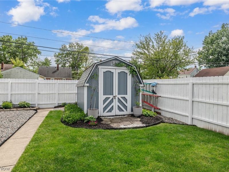 2424 E 30th Street, South Lorain, OH 44055 Photo 11
