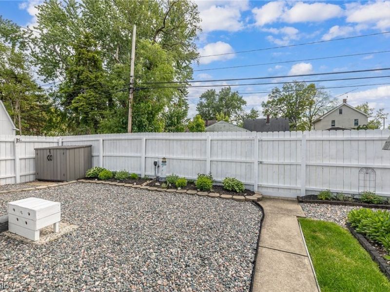 2424 E 30th Street, South Lorain, OH 44055 Photo 12