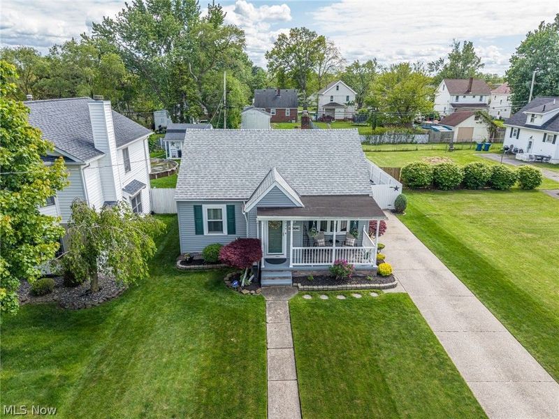 2424 E 30th Street, South Lorain, OH 44055 Photo 2