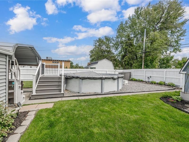 2424 E 30th Street, South Lorain, OH 44055 Photo 8