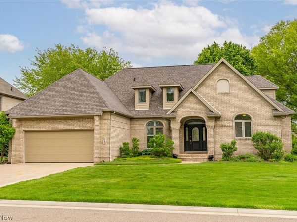 3790 Woodleigh Avenue NW, Canton, OH 44718