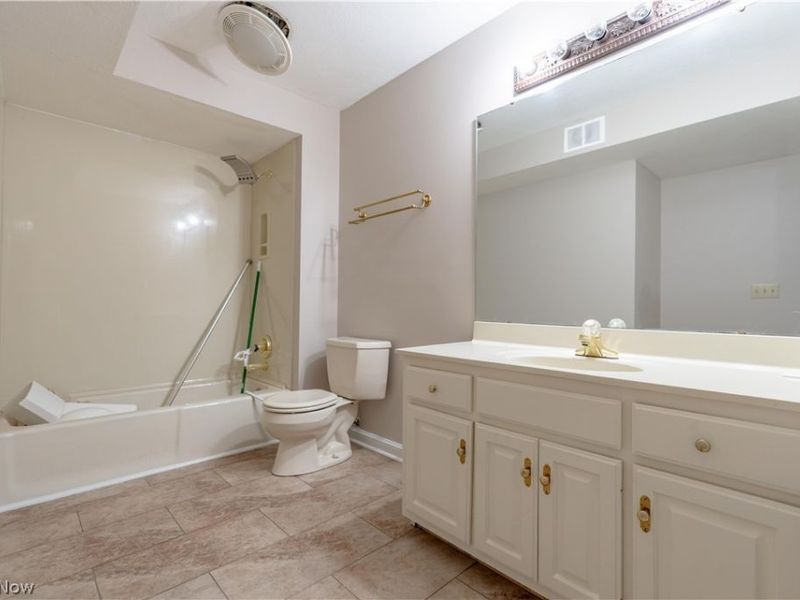 3790 Woodleigh Avenue NW, Canton, OH 44718 Photo 32