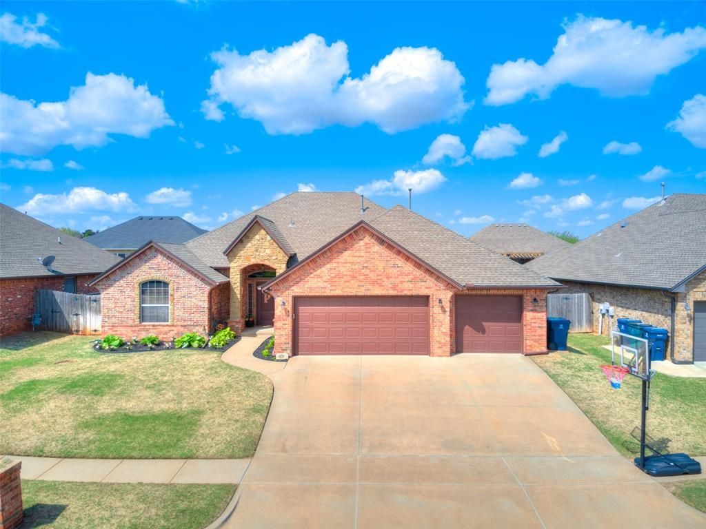8909 Sue Anthony Lane, Yukon, OK 73099 Main Photo