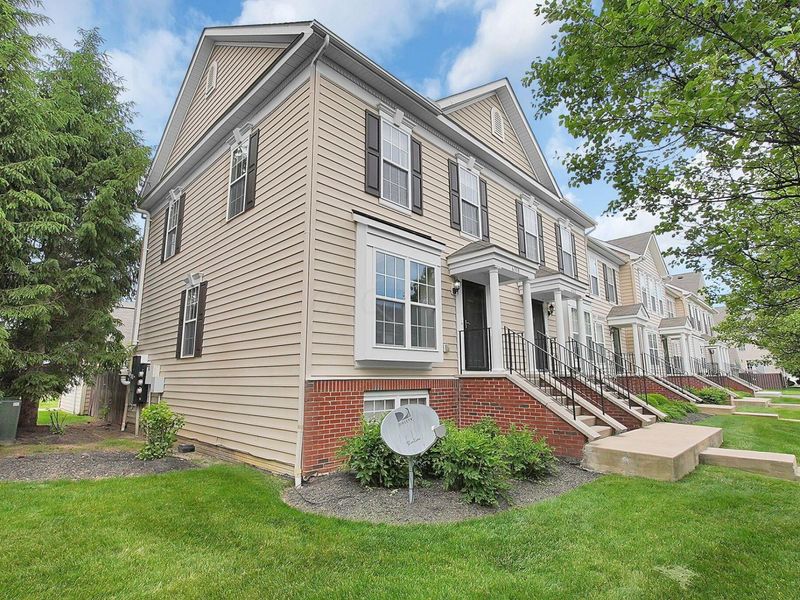 6318 Marsh Wren Drive, Unit 46-631, Columbus, OH 43230 Photo 3