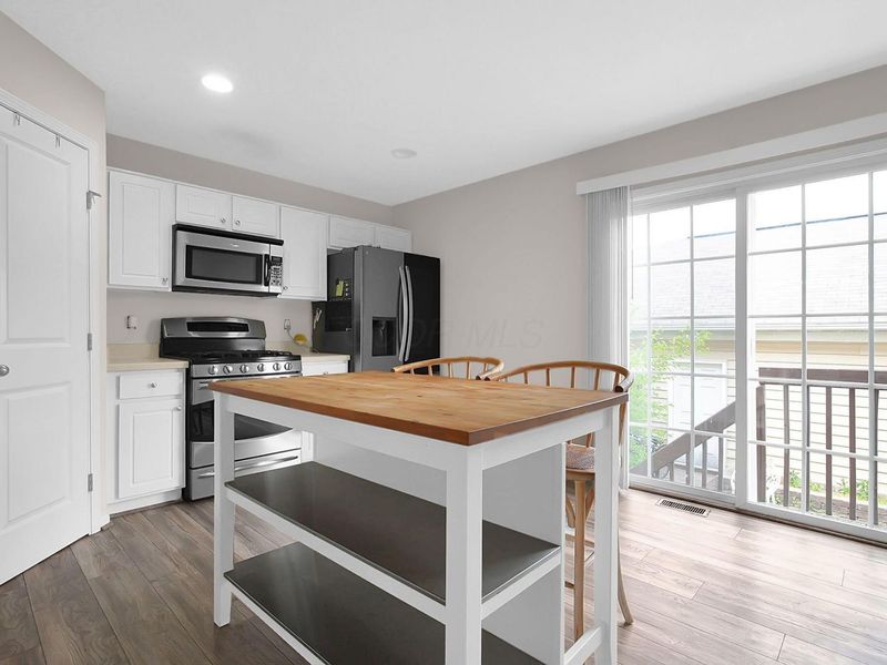 6318 Marsh Wren Drive, Unit 46-631, Columbus, OH 43230 Photo 8