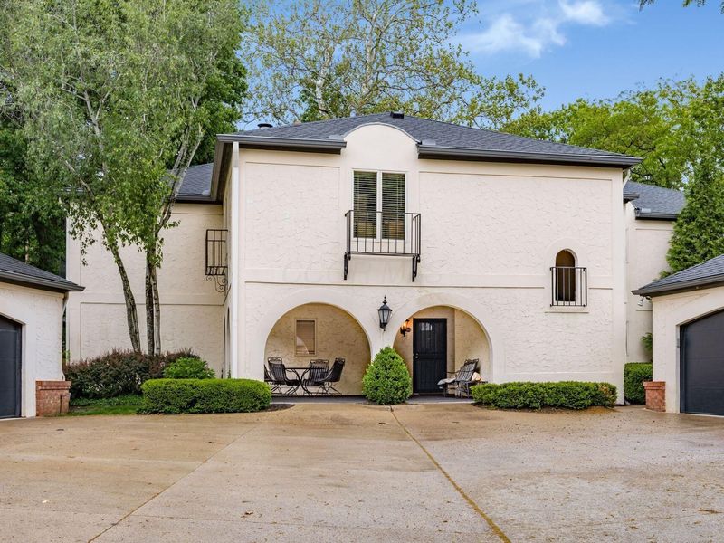 100 Bishop Square, Bexley, OH 43209 Photo 2