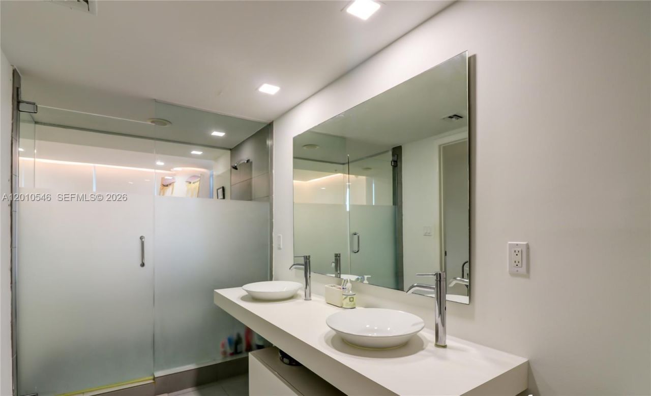 92 SW 3rd St , Unit 2410, Miami, FL 33130 Photo