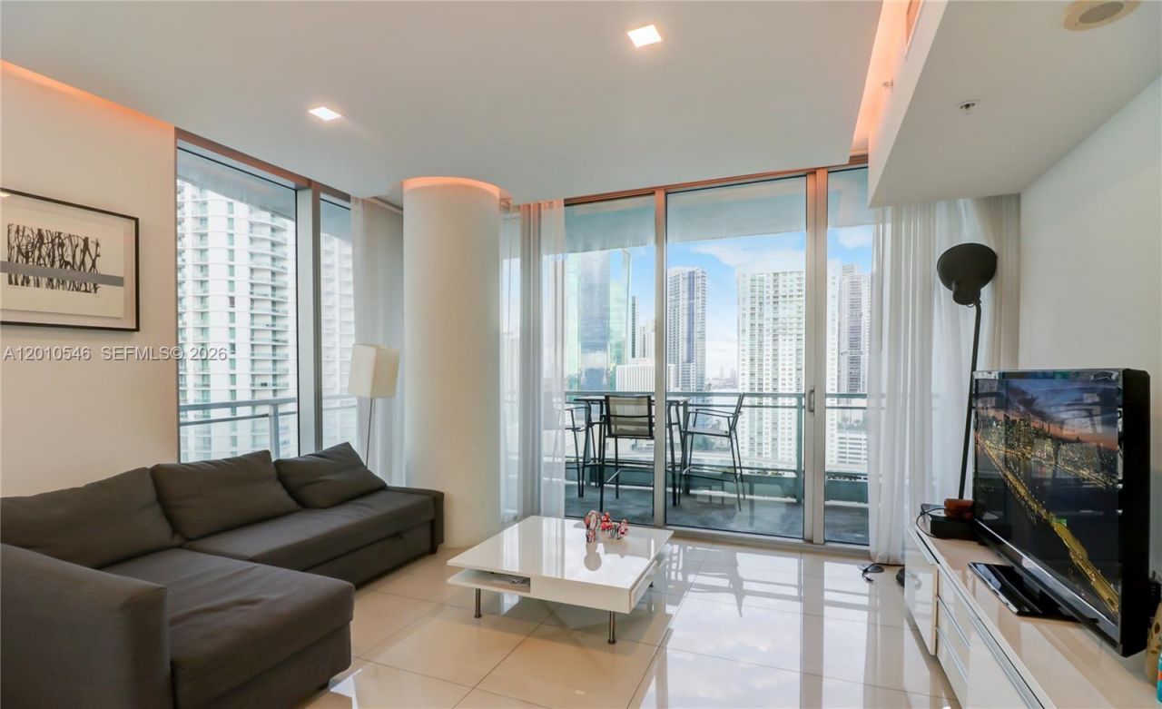 92 SW 3rd St , Unit 2410, Miami, FL 33130 Photo