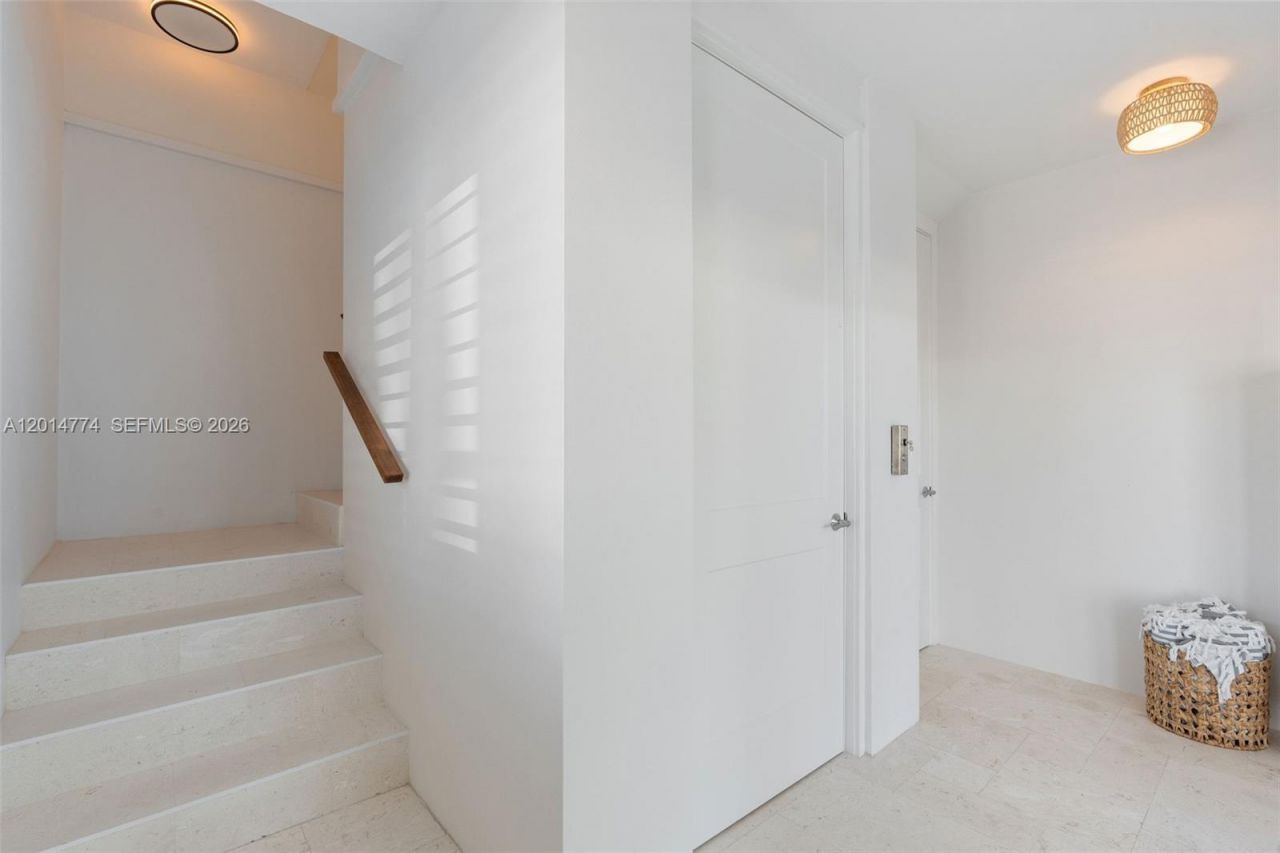 142 Guilford Ct, Tavernier, FL 33070 Photo