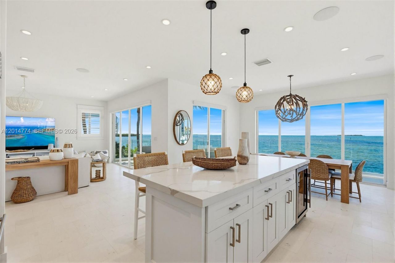142 Guilford Ct, Tavernier, FL 33070 Photo